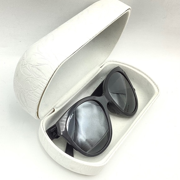Oakley Sunglasses. w/case - Picture 1 of 7
